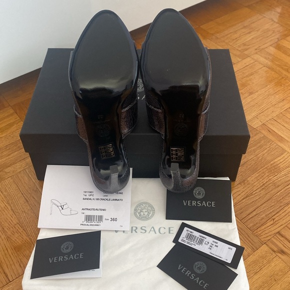 VERSACE NEW WITH TAG - Picture 7 of 13